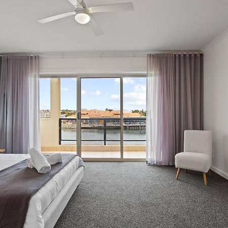 شقة Waterfront Townhouse - Picturesque Marina Views بورت لينكولن المظهر الخارجي الصورة