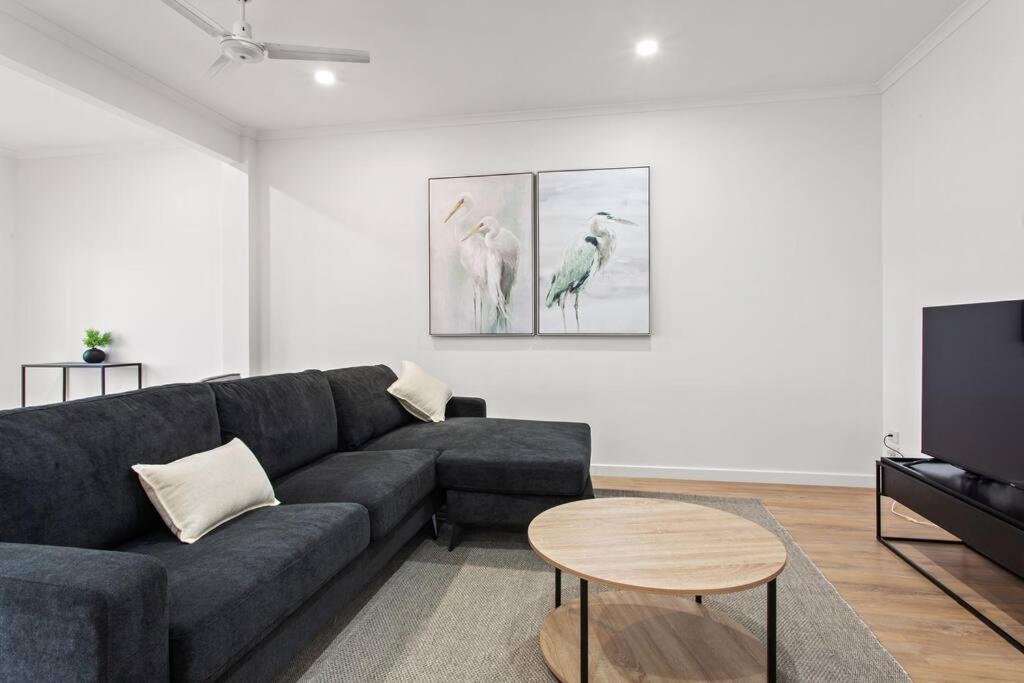 شقة Waterfront Townhouse - Picturesque Marina Views بورت لينكولن المظهر الخارجي الصورة
