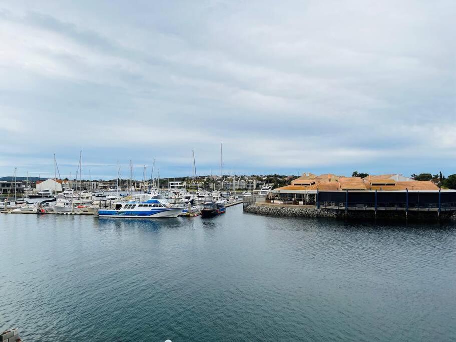 شقة Waterfront Townhouse - Picturesque Marina Views بورت لينكولن المظهر الخارجي الصورة
